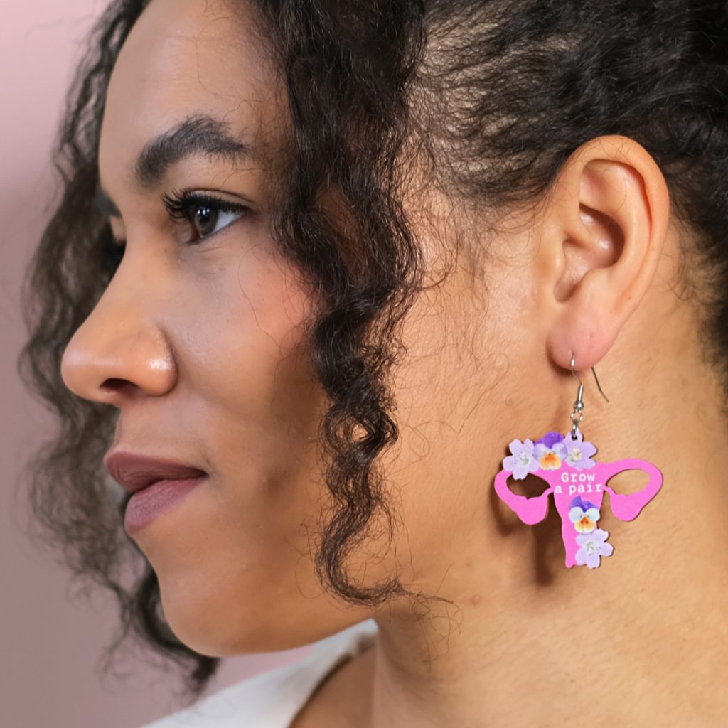 Munasarjat lähikuva isokoko Pienyrittäjän valmistamat korvakorut