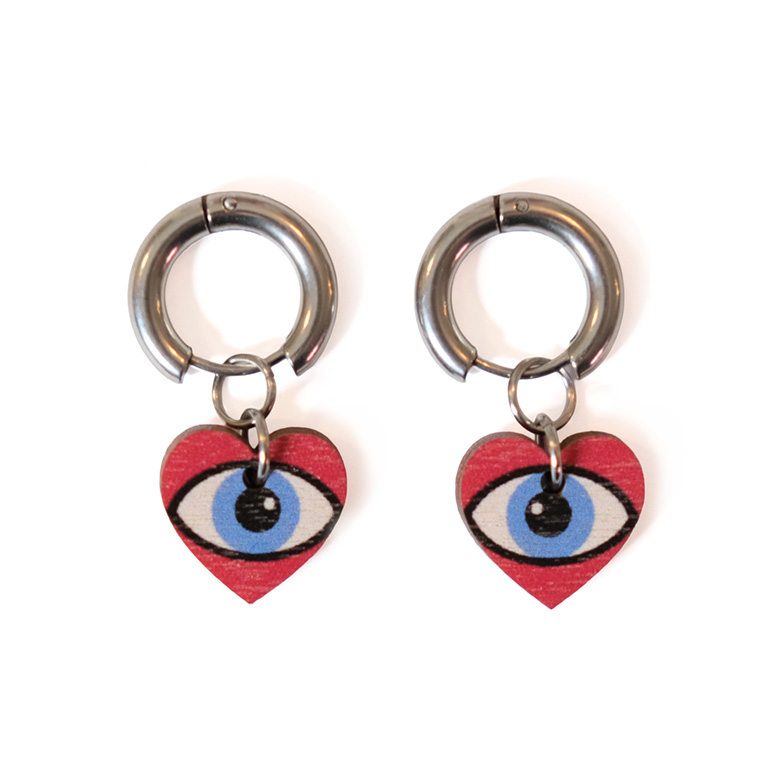 Every Heart-korvakorut, huggie hopeinen rengas, sydän-korvakorut, seepra-kuvio korvakorut, peiliakryyli korvakorut, vaneriset korvakorut, kotimaiset korvakorut, design korut, finnish design. korvakorut, rengaskorvakorut, lahjaidea naiselle