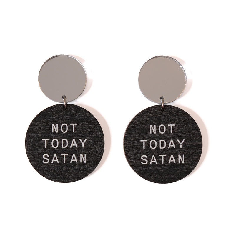 Not today Satan-korvakorut, kantaaottavat korvakorut, teksti-korvakorut, teksti-korvikset, vaneri-korut, kotimaiset korut, design-korut